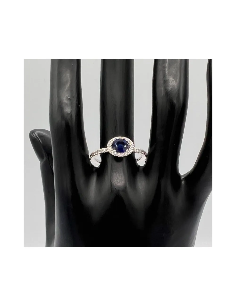 Anello in oro bianco con Zaffiro e Diamanti